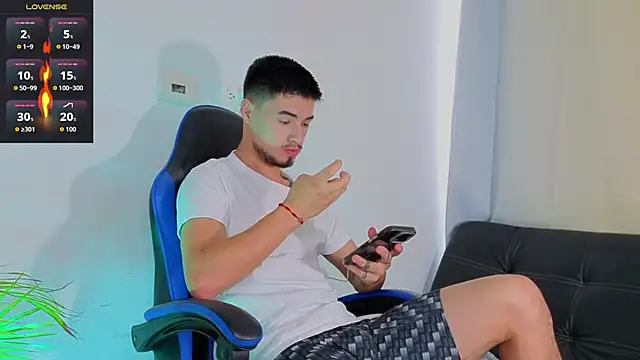 EdwardRoss  online show from February 3, 10:26 pm