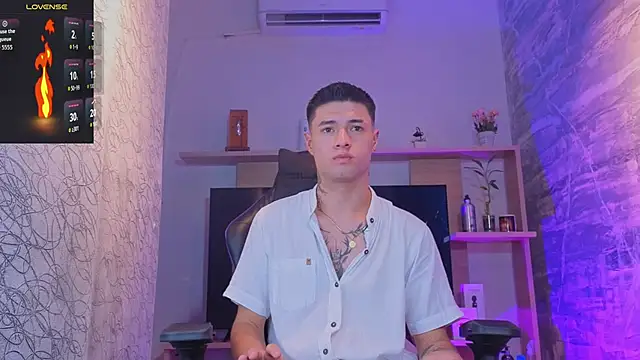 Snapshot of EdwardRoss_ chatting on June 26, 8:57 pm EdwardRoss online show from June 26, 8:57 pm