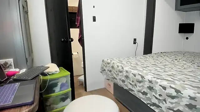 Snapshot of Persiasparadise chatting on December 3, 1:46 am Persiasparadise online show from December 3, 1:46 am