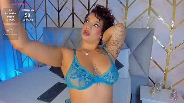 Snapshot of Arianabromw chatting on December 5, 8:11 pm Arianabromw online show from December 5, 8:11 pm