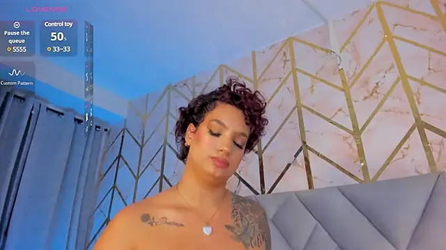 Snapshot of Arianabromw chatting on December 7, 10:17 pm Arianabromw online show from December 7, 10:17 pm