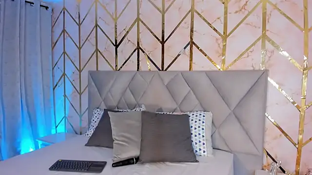 Snapshot of Arianabromw chatting on December 19, 7:07 pm Arianabromw online show from December 19, 7:07 pm