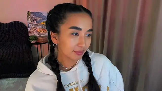 worldofkim online show from March 19, 1:07 pm