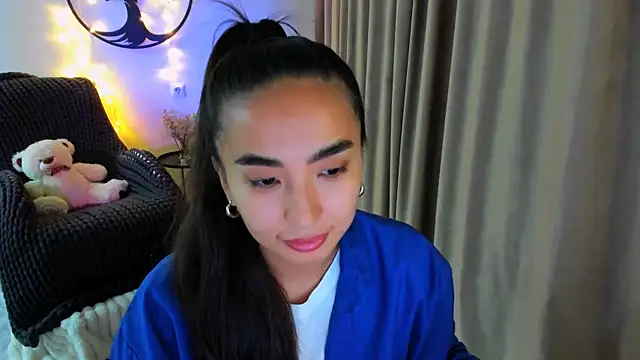 worldofkim online show from November 27, 12:18 pm