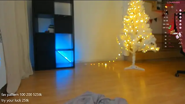 lil lia online show from December 22, 2:06 am