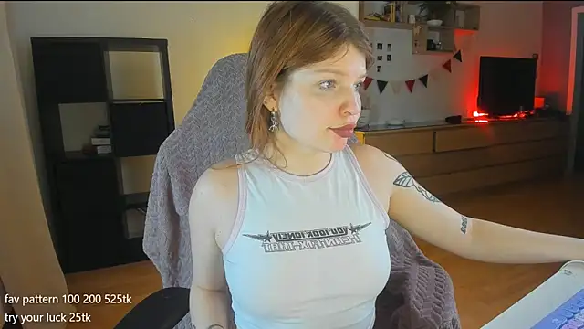 lil lia online show from December 23, 10:44 pm