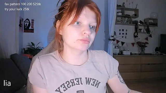 Snapshot of lil_lia chatting on April 23, 10:34 pm lil lia online show from April 23, 10:34 pm