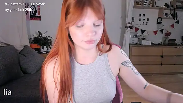 Snapshot of lil_lia chatting on May 4, 9:55 pm lil lia online show from May 4, 9:55 pm