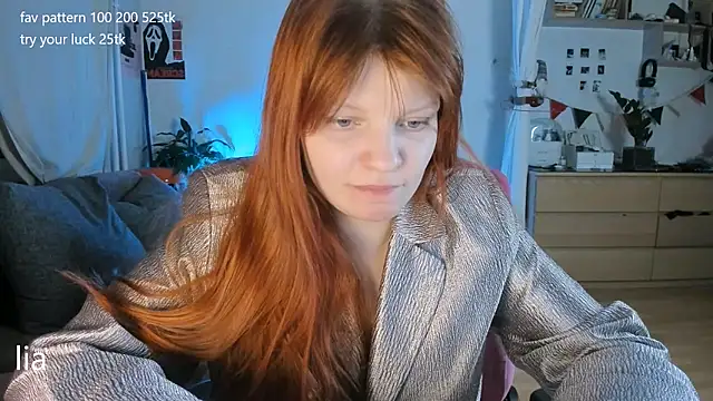 Snapshot of lil_lia chatting on May 12, 10:40 pm lil lia online show from May 12, 10:40 pm