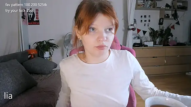 Snapshot of lil_lia chatting on June 1, 11:50 pm lil lia online show from June 1, 11:50 pm
