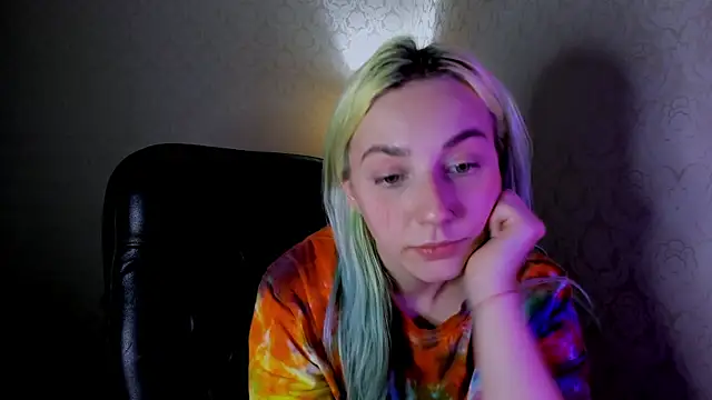 Snapshot of coraline_meow chatting on December 13, 9:13 am coraline meow online show from December 13, 9:13 am