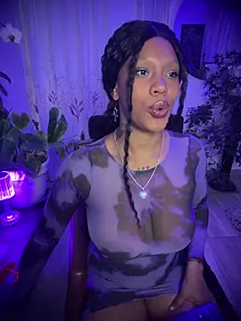 Snapshot of haiiley_more chatting on March 13, 12:06 am haiiley more online show from March 13, 12:06 am