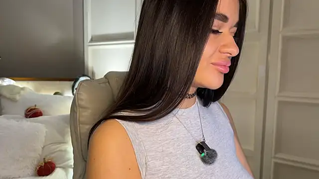 UrLillShy online show from October 25, 1:13 am