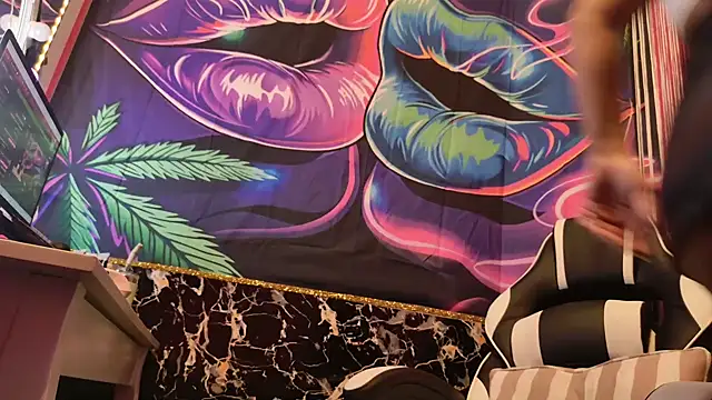 Luiza Hammer online show from January 17, 2:28 pm