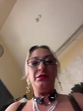 Snapshot of Luiza_Hammer chatting on May 18, 12:55 pm Luiza Hammer online show from May 18, 12:55 pm