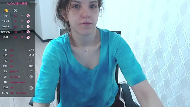 Snapshot of LisaHeart chatting on January 13, 2:39 am LisaHeart online show from January 13, 2:39 am