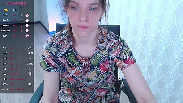 Snapshot of LisaHeart chatting on March 23, 12:15 am LisaHeart online show from March 23, 12:15 am