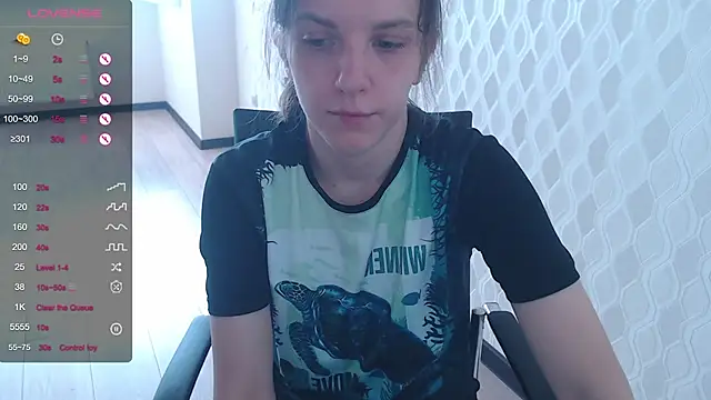 Snapshot of LisaHeart chatting on October 14, 7:42 am LisaHeart online show from October 14, 7:42 am