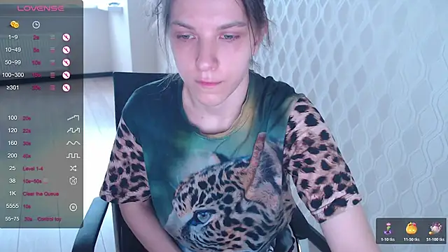 Snapshot of LisaHeart chatting on November 17, 8:31 am LisaHeart online show from November 17, 8:31 am