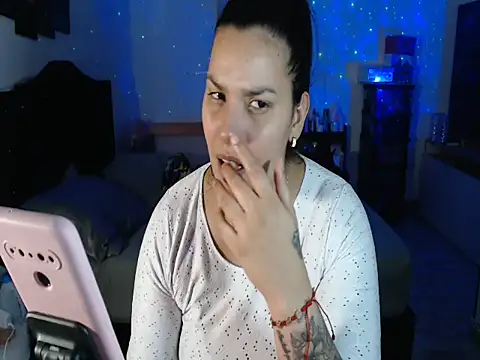 Snapshot of CarolinaRincon chatting on November 10, 11:37 pm CarolinaRincon online show from November 10, 11:37 pm