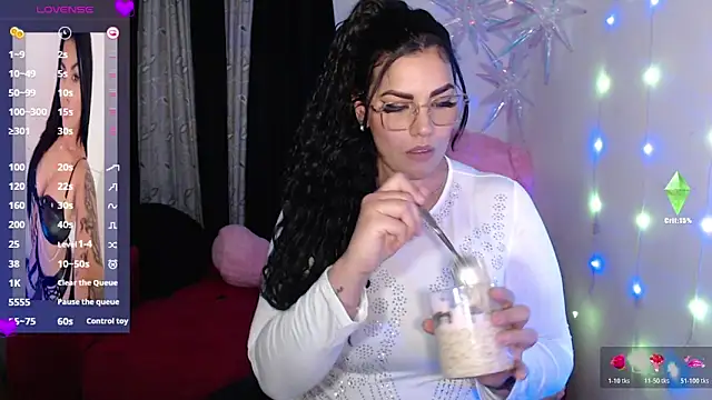 CarolinaRincon online show from February 4, 11:53 pm