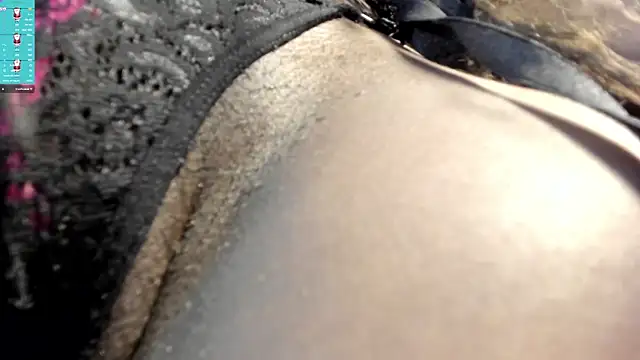 Snapshot of scarlet_darling26 chatting on December 22, 5:01 am scarlet darling26 online show from December 22, 5:01 am