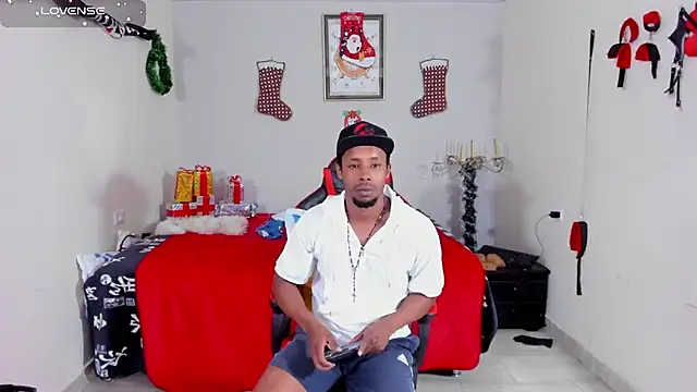 AlejoKhalifa  online show from December 13, 9:09 pm