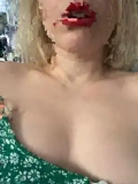 Snapshot of Yourdirtybitch chatting on November 10, 7:51 am Yourdirtybitch online show from November 10, 7:51 am