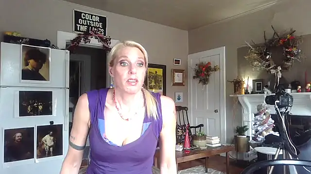 Glamazonx online show from November 23, 6:30 pm