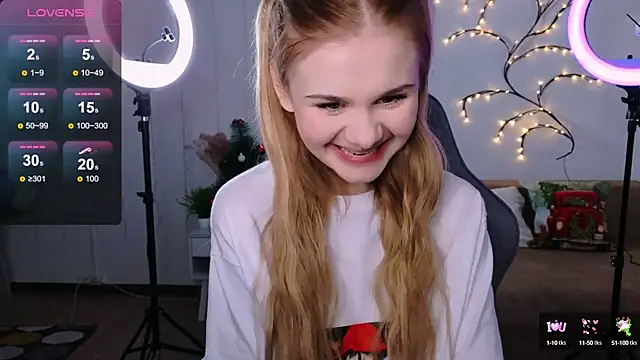 Snapshot of Britney_Lynch chatting on December 20, 8:45 pm Britney Lynch online show from December 20, 8:45 pm