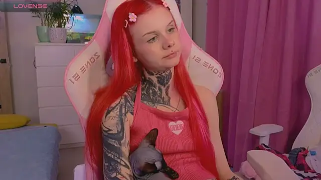 Britney Lynch online show from November 15, 6:33 am