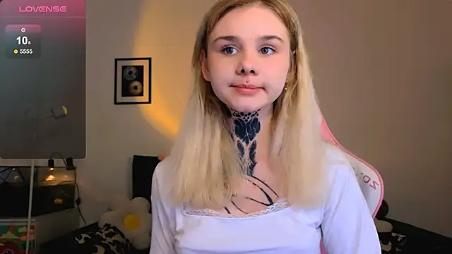 Britney Lynch online show from April 7, 5:57 pm