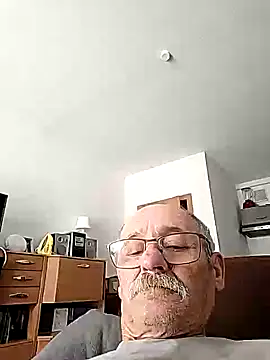 oleg049 online show from June 10, 8:13 am