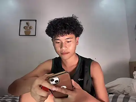 Snapshot of Asiantwink21 chatting on January 9, 3:59 pm Asiantwink21 online show from January 9, 3:59 pm