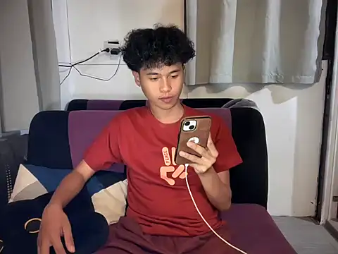 Snapshot of Asiantwink21 chatting on January 10, 5:48 pm Asiantwink21 online show from January 10, 5:48 pm