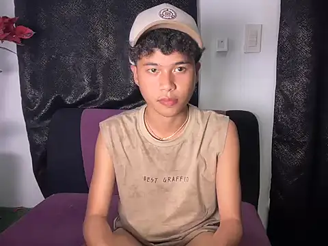 Snapshot of Asiantwink21 chatting on January 14, 1:50 pm Asiantwink21 online show from January 14, 1:50 pm