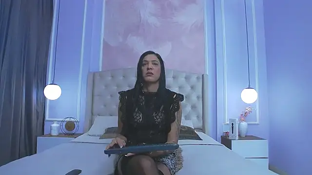 JoannaCox online show from December 5, 8:05 pm