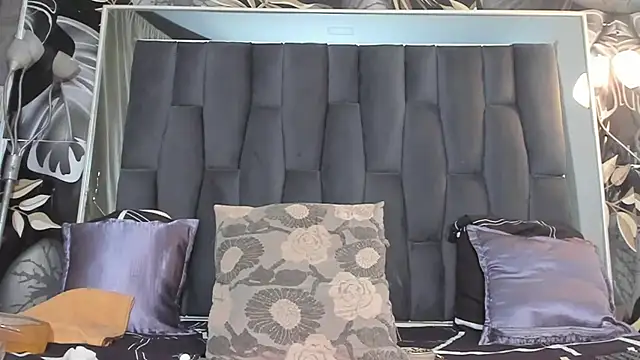 hot milkbitch online show from February 7, 3:23 am