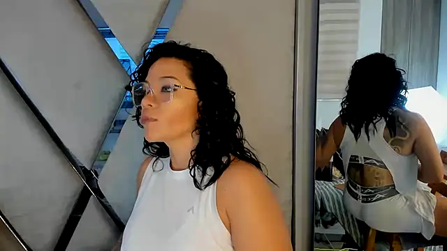 paula daniela1 online show from February 18, 9:42 pm