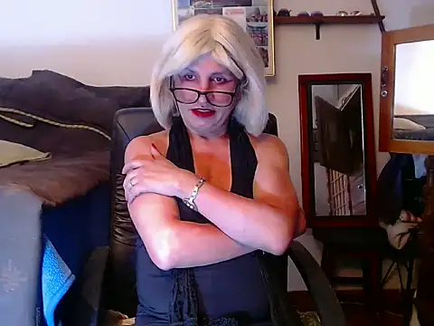 LorenJade online show from June 19, 7:45 am