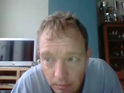 Snapshot of bertolini chatting on December 3, 7:54 am bertolini online show from December 3, 7:54 am