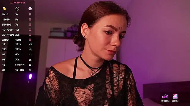 girl with snaketatto0 online show from July 22, 11:18 pm