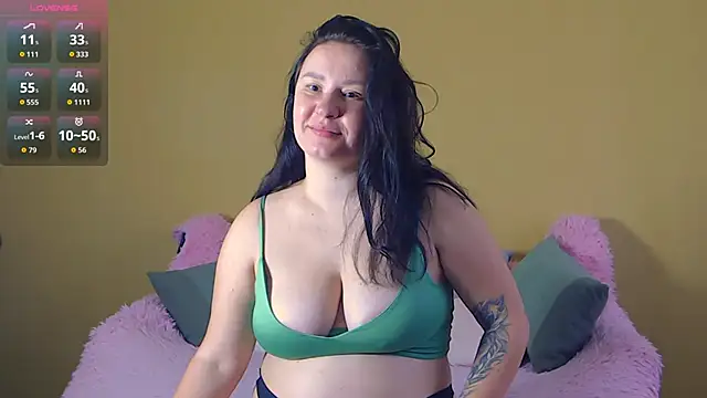 Snapshot of AlexaLexie chatting on October 25, 8:55 am AlexaLexie online show from October 25, 8:55 am