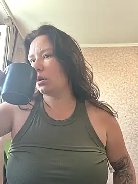 Snapshot of AlexaLexie chatting on July 22, 6:27 am AlexaLexie online show from July 22, 6:27 am