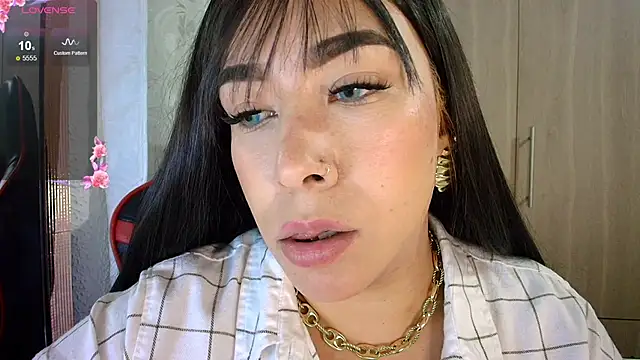 leahtemptation3 online show from May 15, 11:23 pm