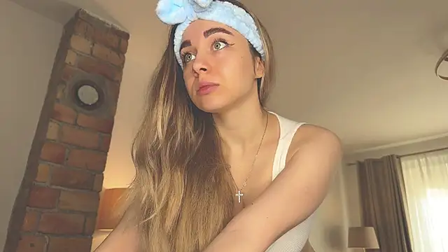 Snapshot of hotexclusive_ chatting on December 2, 6:52 am hotexclusive  online show from December 2, 6:52 am