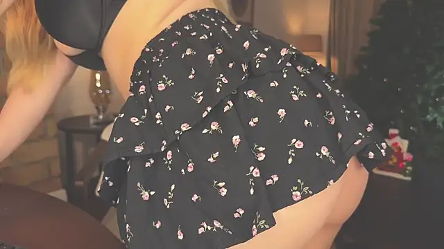 Snapshot of hotexclusive_ chatting on December 17, 4:34 am hotexclusive  online show from December 17, 4:34 am