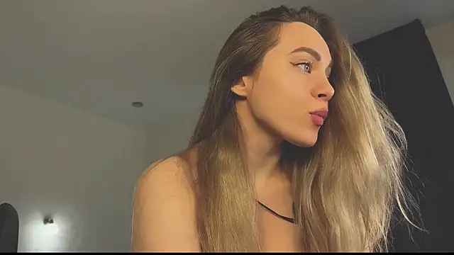 Snapshot of hotexclusive_ chatting on March 7, 5:08 am hotexclusive  online show from March 7, 5:08 am