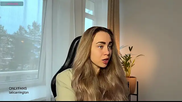 Snapshot of hotexclusive_ chatting on October 20, 4:02 am hotexclusive  online show from October 20, 4:02 am