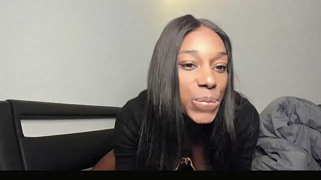 Snapshot of smileybabe chatting on December 8, 1:46 am smileybabe online show from December 8, 1:46 am